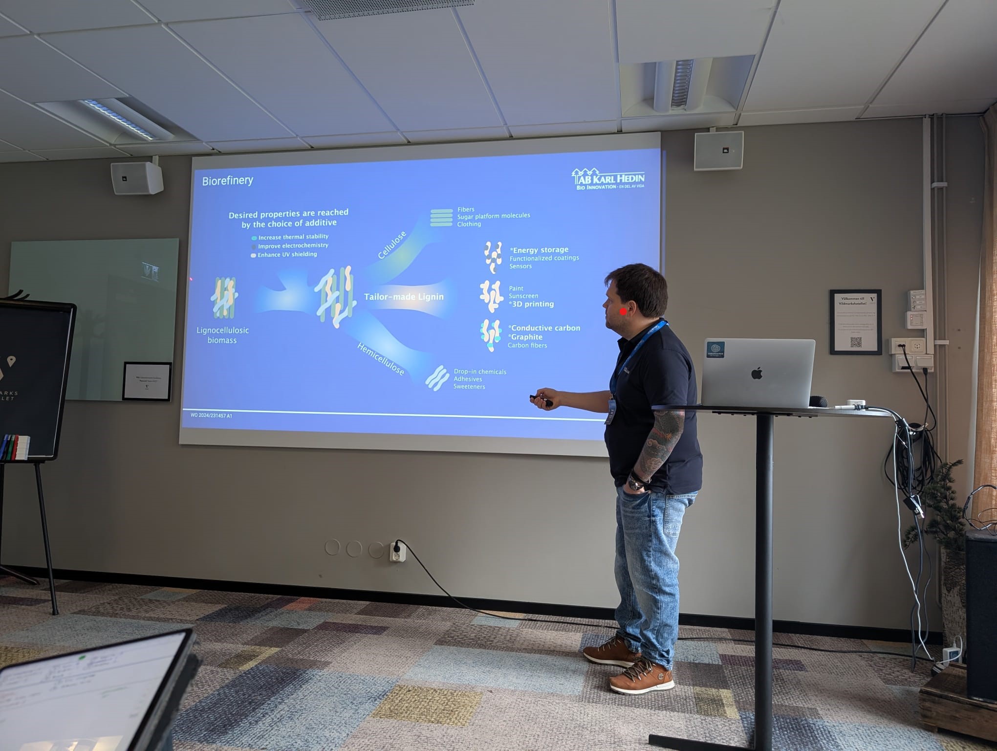 Maxim Galkin Presents Tailor-Made Lignin at Treesearch Progress